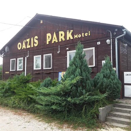 Oazis Park Motel Рацкеве Екстер'єр фото