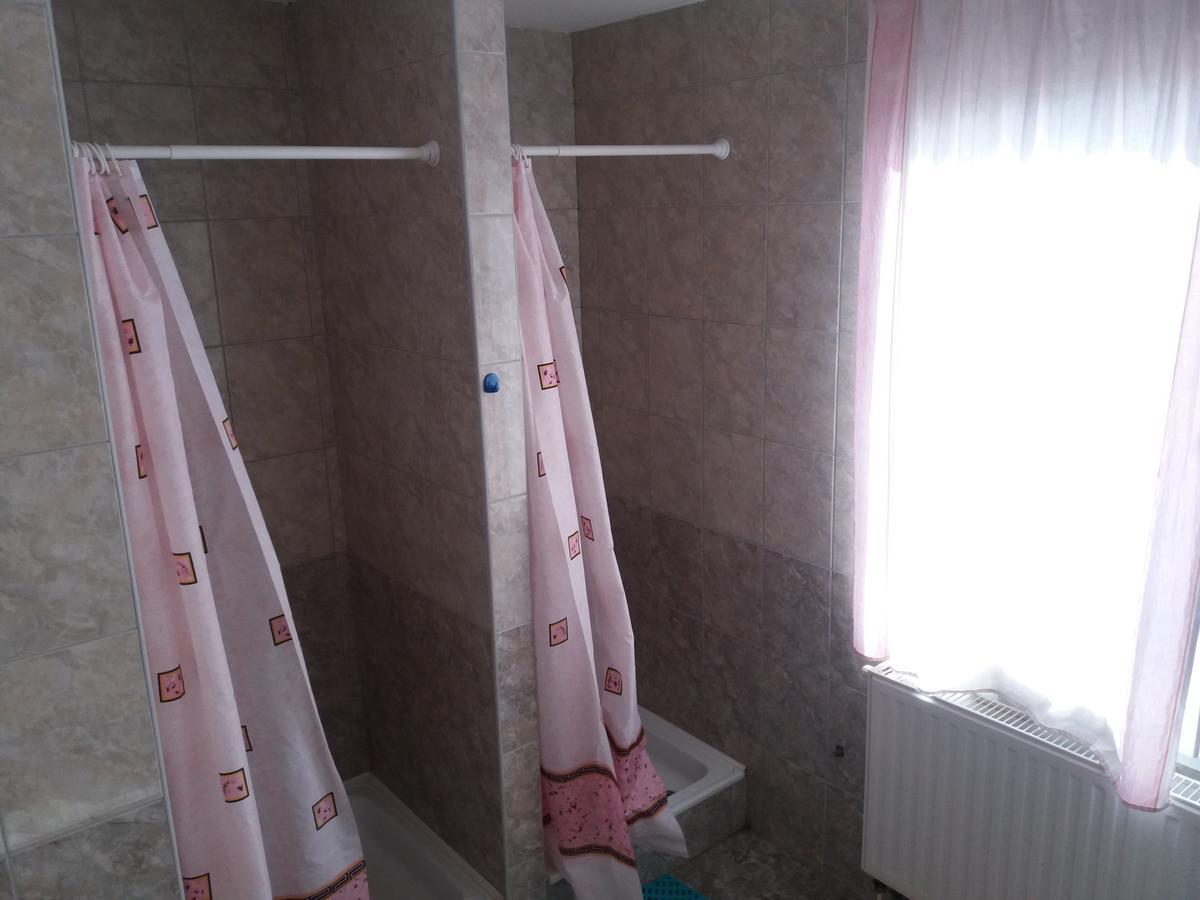 Oazis Park Motel Рацкеве Екстер'єр фото